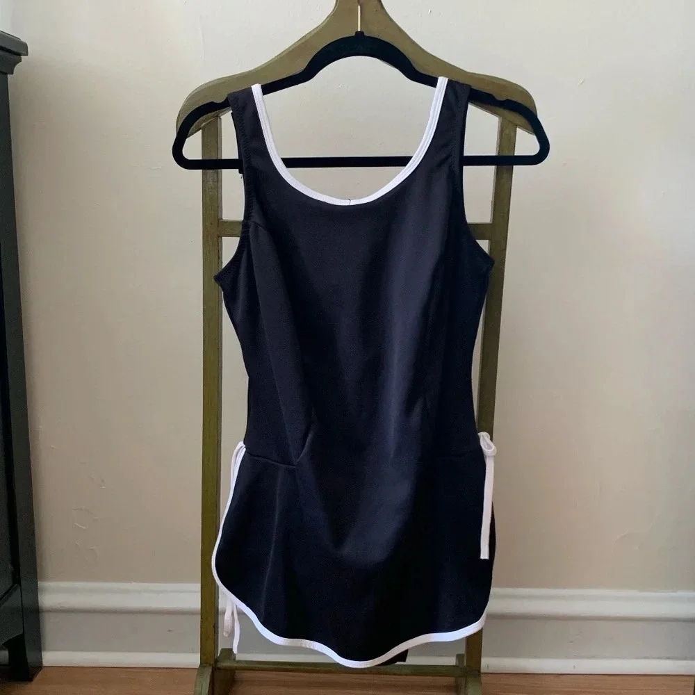 T.H.E. Swimwear Vintage One-Piece Black & White Swimsuit w/ Skirt Size 10
